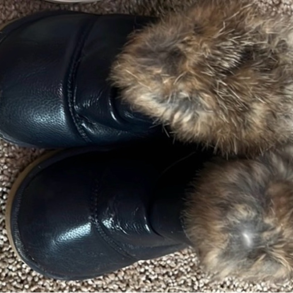Cozy Black and Tan Kids Boots - size 11